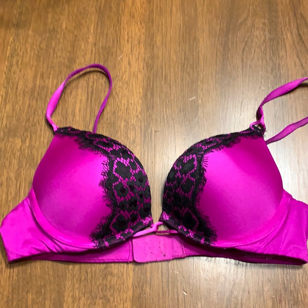 Victoria’s Secret bombshell plunge bra. Size 34 A